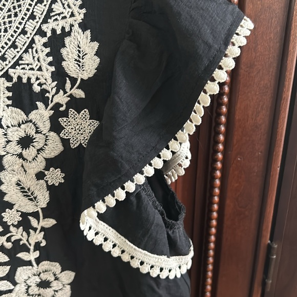 Beautiful linen, THML flutter, sleeved embroidered black dress - Picture 3 of 5